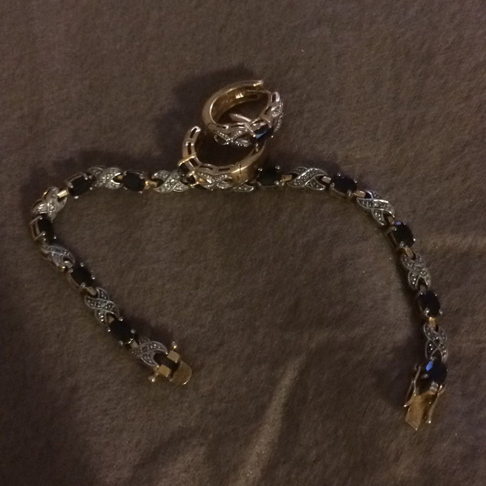 Bracelet & Huggy Earrings